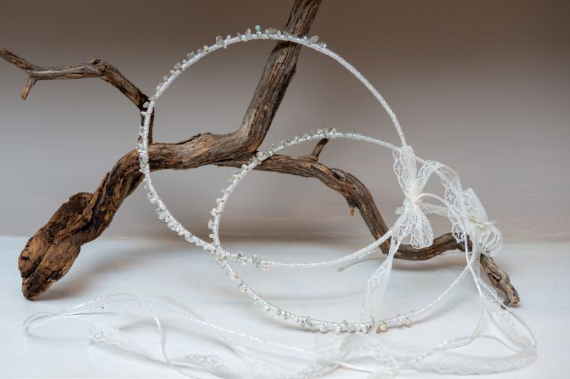 Wreaths with off-white cord, semi-precious stones and pearls