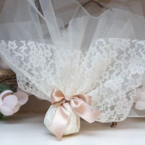 Wedding favor with lace