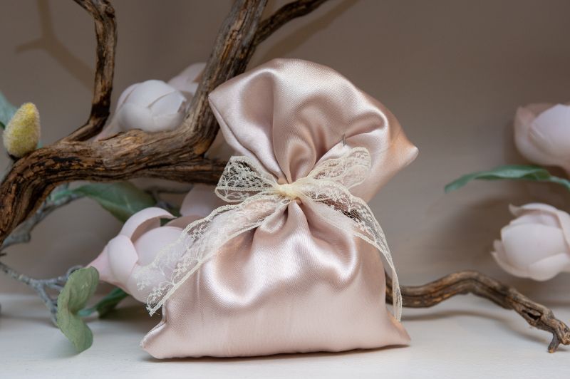 Wedding favor from satin pouch and bow from ivory lace