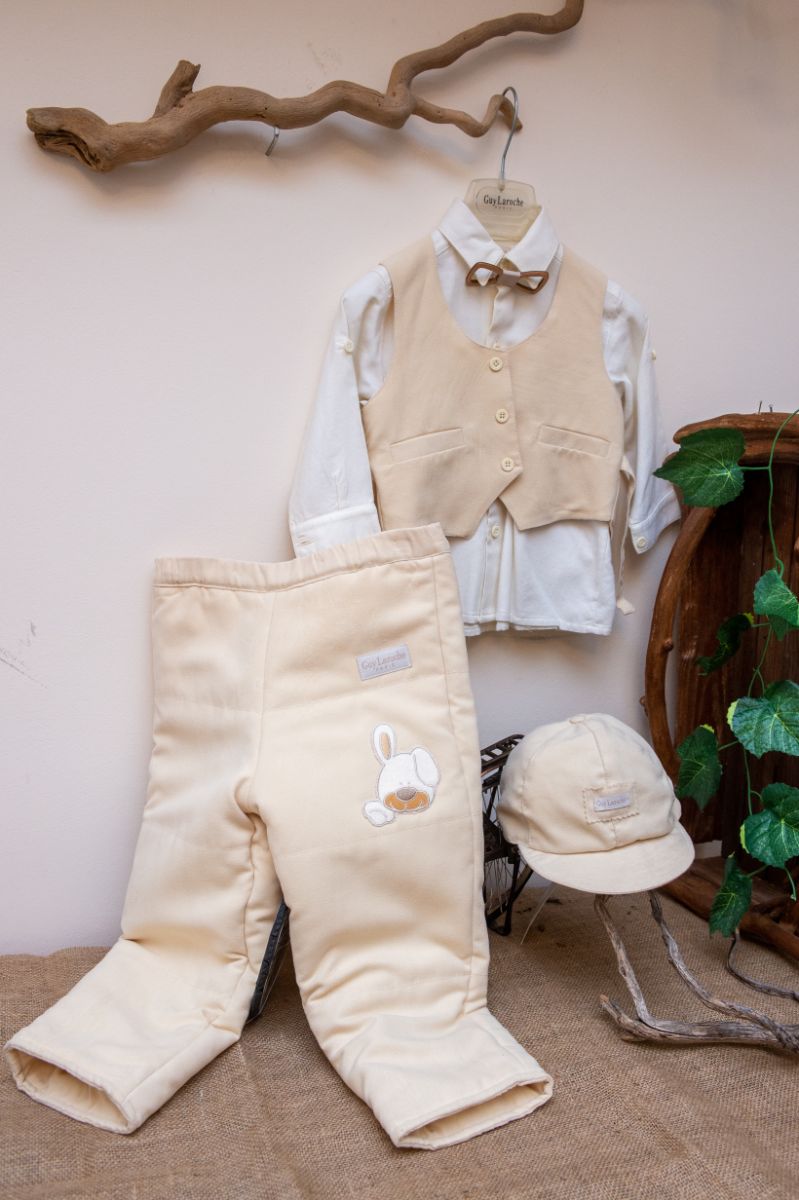 with a beautiful vest in the same shade. It is decorated with wonderful buttons and unique details. This set of 5 pieces (pants